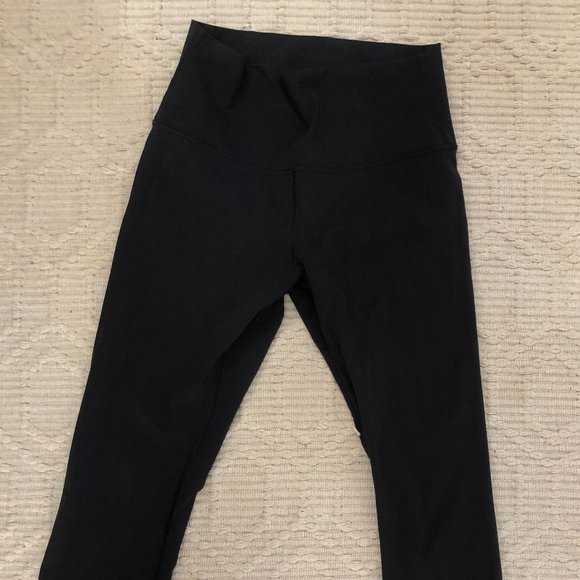 lululemon Wunder Under Crop (Hi-Rise) Full-On Luxtreme 21" Black (first release) - Picture 2 of 4
